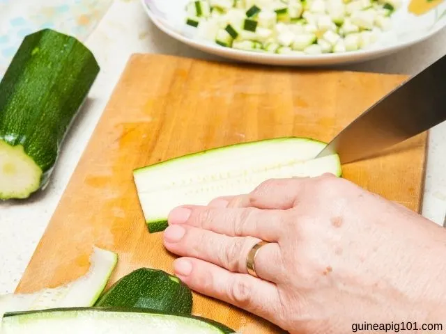 How to prepare cucumber for your guinea pigs