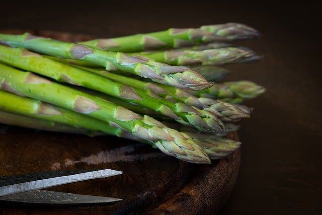 Is asparagus safe for guinea pigs?