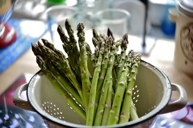 How to prepare asparagus for guinea pigs?