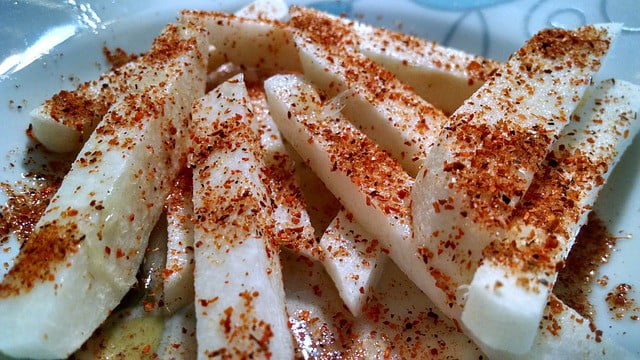 Can guinea pigs cooked jicama?